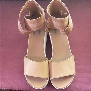 Sorel Women's Tan Sandals
